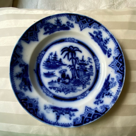 Other - Gorgeous Hong Flow Blue plate. No chips or cracks. 9” diameter.